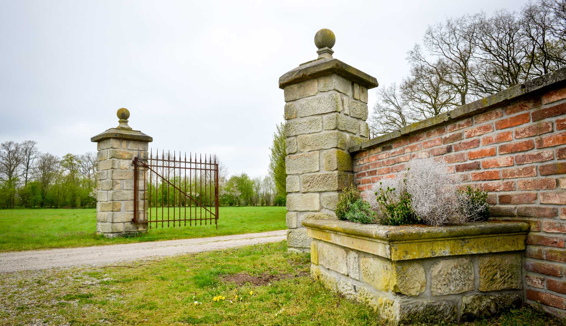 Zwijnenbergantiek_zandsteen_poort_oblong