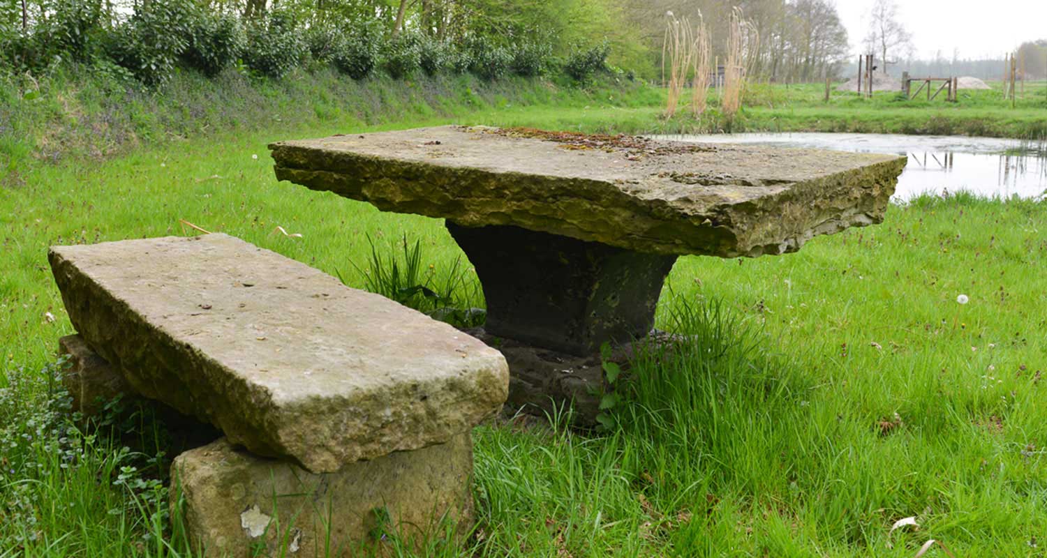 Zwijnenbergantiek_zandsteen_tuinmeubilair